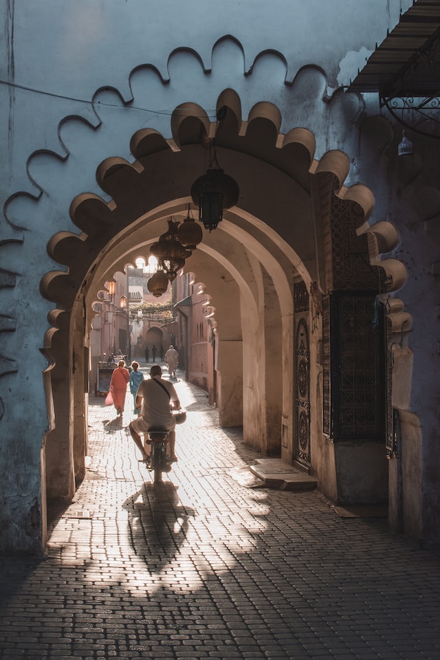 Mobylette dans la Médina à Marrakech